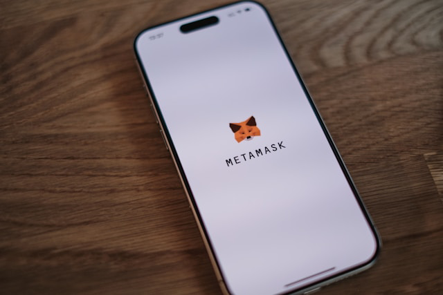 smartphone metamask logo